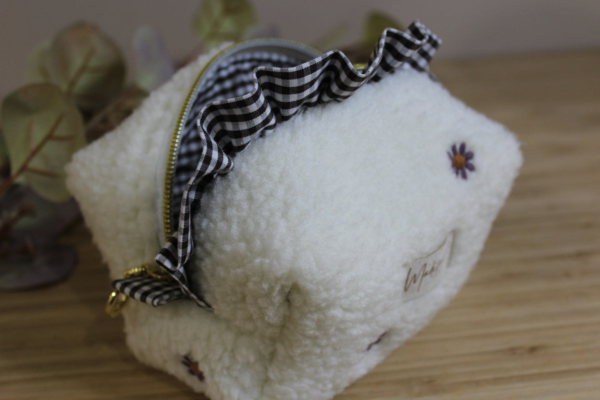 Small cosmetic bag with ruffles • Collection Marguerite
