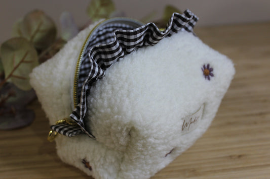 Small cosmetic bag with ruffles • Collection Marguerite
